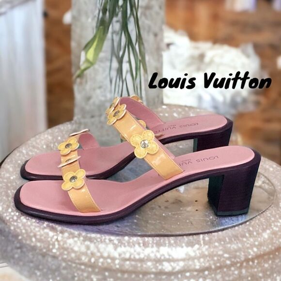 LOUIS VUITTON WOMENS PATENT LEATHER FLOWER EMBELLISHMENT HEEL SLIP ON SANDALS - Picture 2 of 10